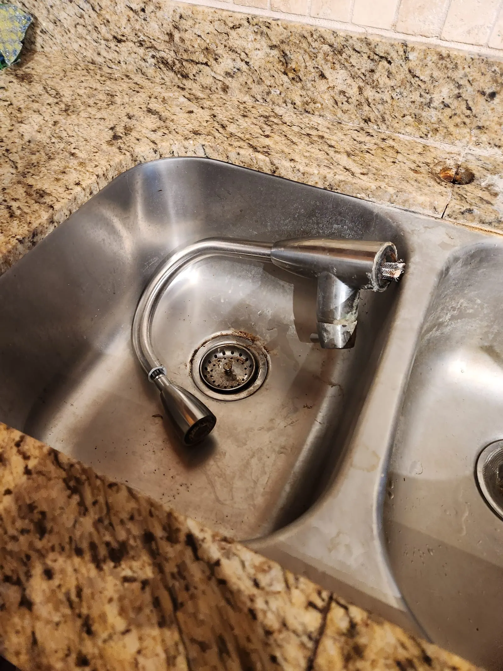Kitchen faucet before replacement