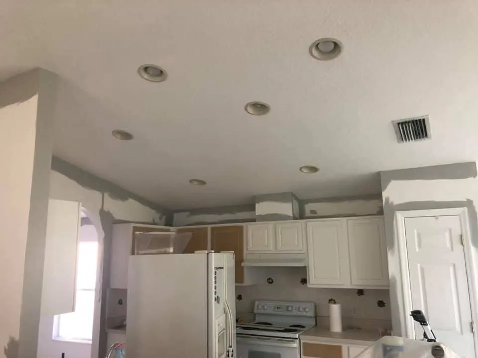 Kitchen before PalmPro painting